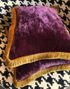 Violettes Kissen aus Seidensamt mit gold-farbenen Fransen - Lilasouk